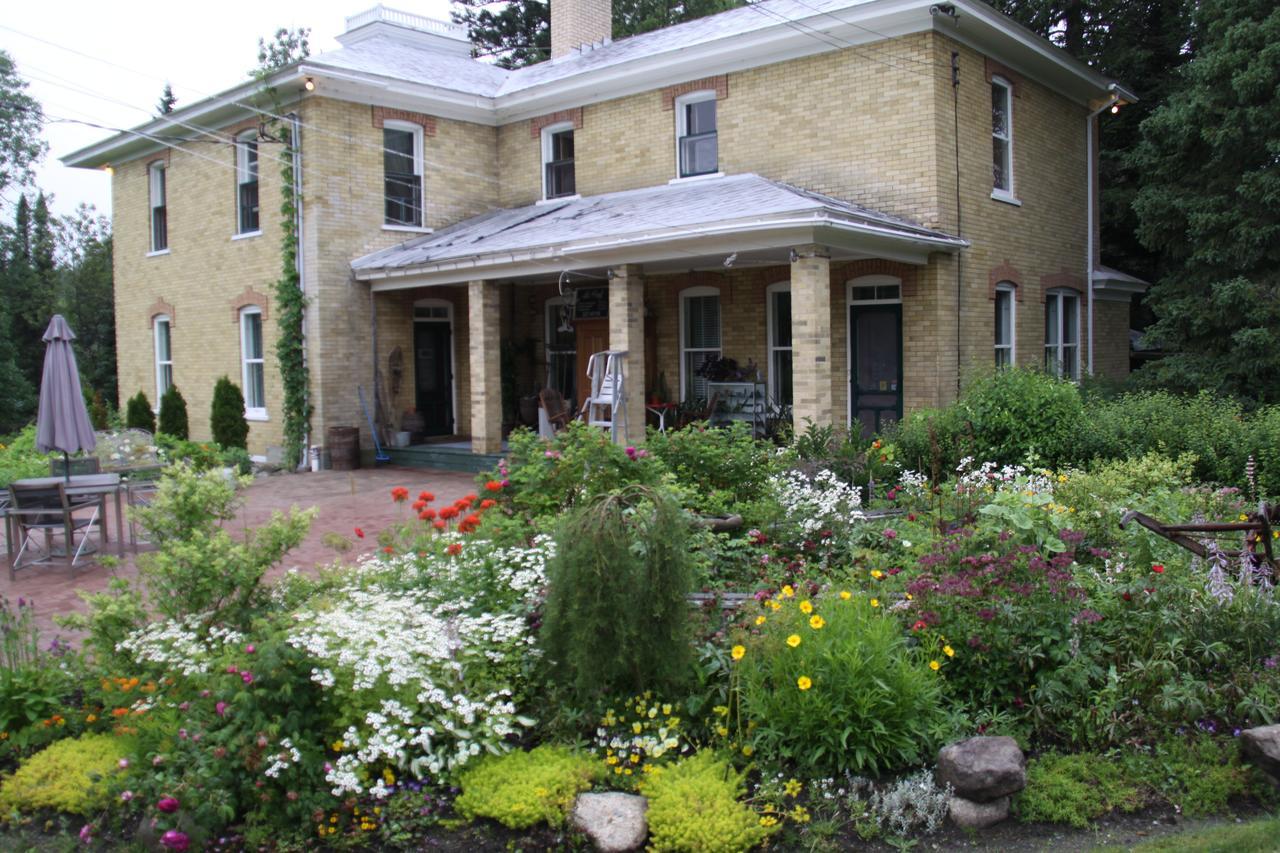Auberge Taylor Manor Saint-Georges Esterno foto